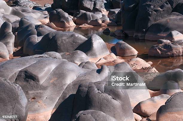 Fundo De Pedra - Fotografias de stock e mais imagens de Ao Ar Livre - Ao Ar Livre, Areia, Beira d'Água