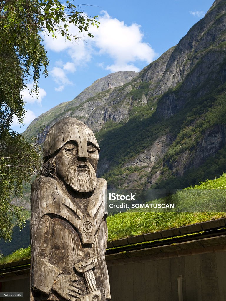 Viking Statue en bois - Photo de Viking libre de droits