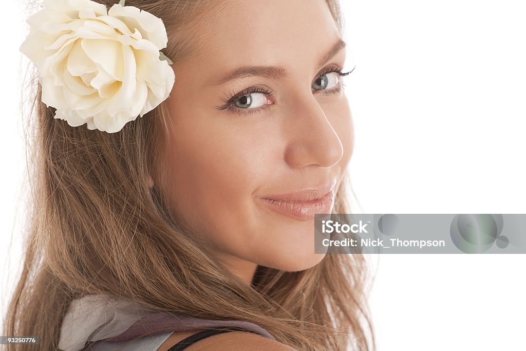 매력적인 브라운 인물 스타일의 여자아이 아이리스입니다 있는 헤어 - 로열티 프리 갈색 머리 스톡 사진