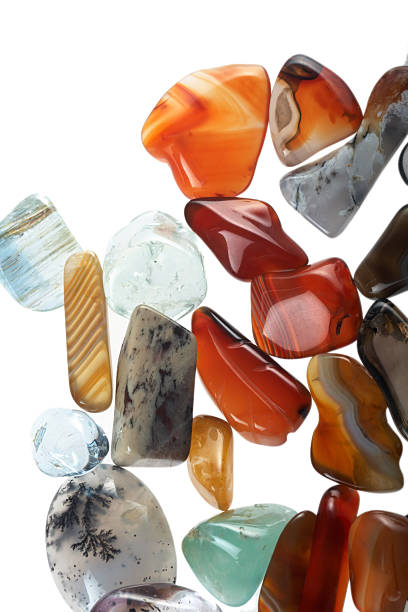 Gemstones sobre un fondo blanco - foto de stock