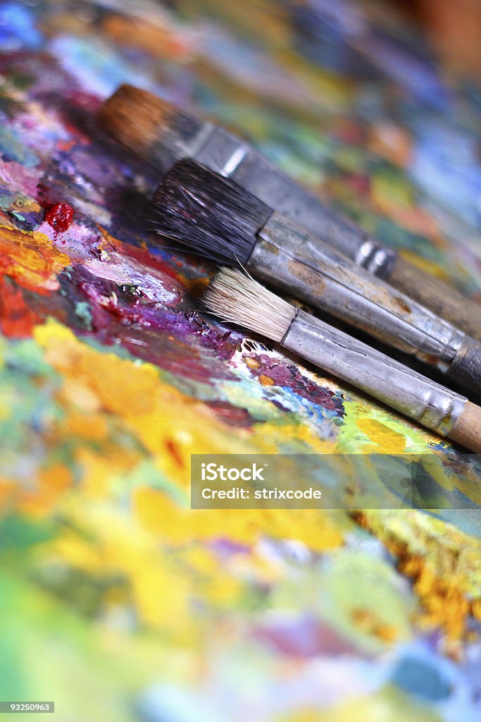 Fundo colorido com paleta de cores e paintbrushes - Foto de stock de Amarelo royalty-free