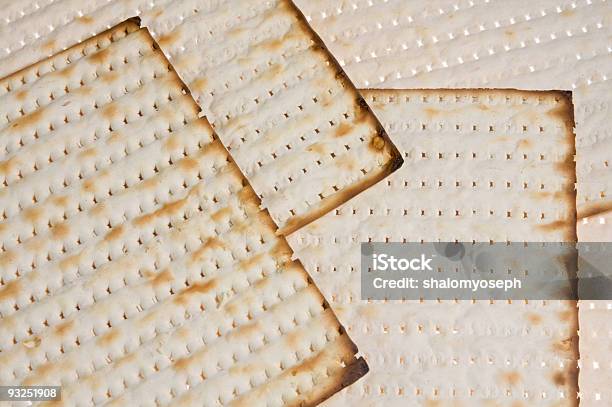 Matzo Foto de stock y más banco de imágenes de Al horno - Al horno, Alimento, Color - Tipo de imagen