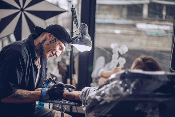 istock Artist drawing tattoo on a hand 932572474