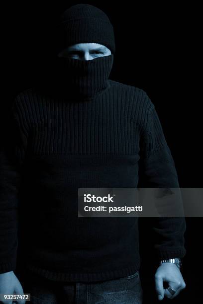 Nascosta Attacker - Fotografie stock e altre immagini di Rapinatore di banca - Rapinatore di banca, Aggressione, Composizione verticale