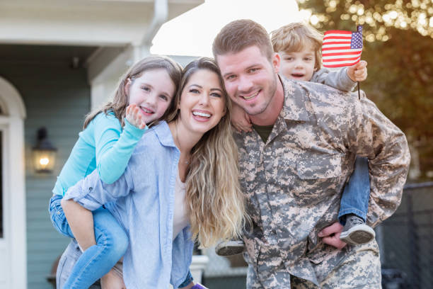 happy soldier home from deployment - military armed forces family veteran imagens e fotografias de stock