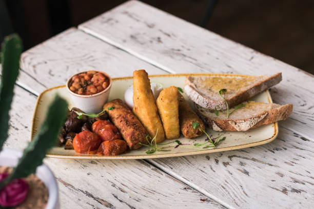 istock Cooked breakfast vegetarian options at trendy hipster restaurant high end 932623888