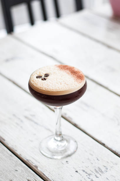 martini cocktail trendgetränk espressokaffee - espresso fotos stock-fotos und bilder