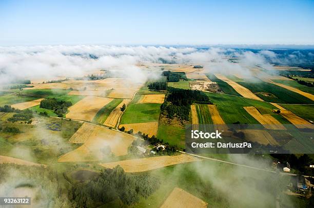 Framland Vista Do Céu - Fotografias de stock e mais imagens de Agricultura - Agricultura, Aldeia, Ao Ar Livre