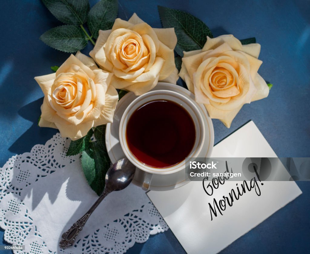 Mañana Taza De Café Y Una Rosa De Flores Foto de stock y más banco de imágenes de Amor - Amor, Belleza, Belleza de la naturaleza - iStock Mañana Taza De Café Y Una Rosa De Flores Foto de stock y más banco de imágenes de Amor - Amor, Belleza, Belleza de la naturaleza - iStock