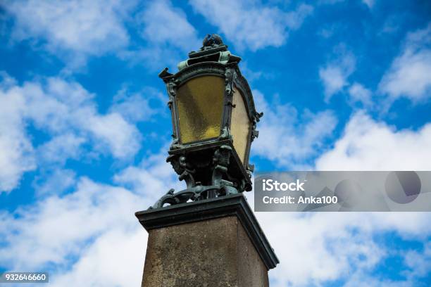 Laternen Lampe Blauer Himmel München Stockfoto und mehr Bilder von Bauwerk - Bauwerk, Bayern, Blau