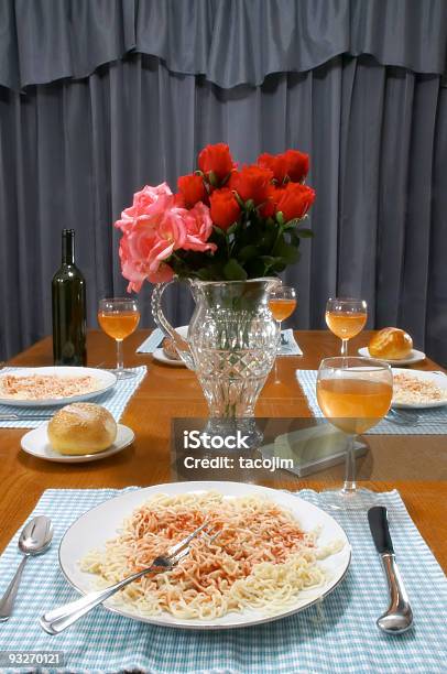 Cena De Tiempo Foto de stock y más banco de imágenes de Alimento - Alimento, Botella, Botella de vino