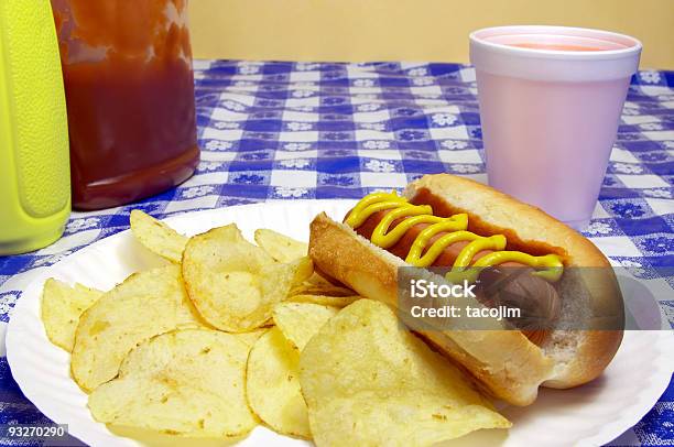 Photo libre de droit de Repas À Un Piquenique banque d'images et plus d'images libres de droit de Aliment - Aliment, Alimentation lourde, Assaisonnements et vinaigrettes