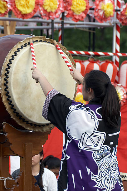 tail coat drummer - taiko drum stock-fotos und bilder