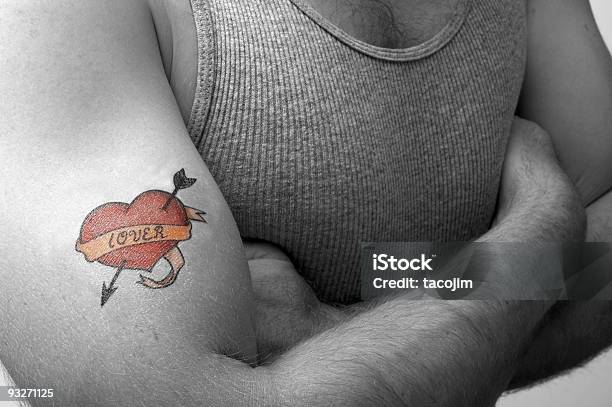 Mala Niño Foto de stock y más banco de imágenes de Tatuaje - Tatuaje, Símbolo en forma de corazón, Musculoso