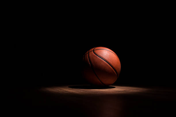 バスケット ボール ボール スポット ライト - indoor court ストックフォトと画像