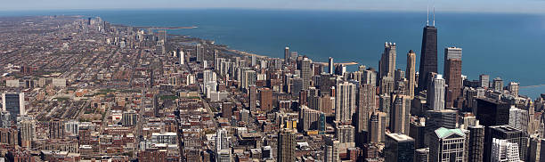 encima de la ciudad de chicago - chicago skyline antenna panoramic fotografías e imágenes de stock