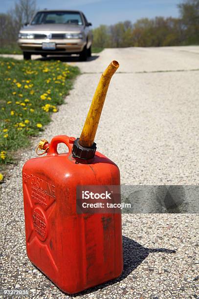 Lata De Gasolina - Fotografias de stock e mais imagens de Lata de Gasolina - Lata de Gasolina, Ninguém, Vazio