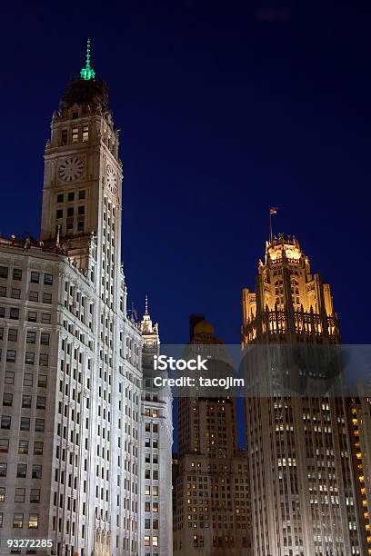 Foto de Chicago Tribune Wrigley Edifícios e mais fotos de stock de Relógio - Relógio, Acender, Acima