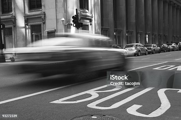 Centro Città - Fotografie stock e altre immagini di Asfalto - Asfalto, Attività bancaria, Attrezzatura per illuminazione