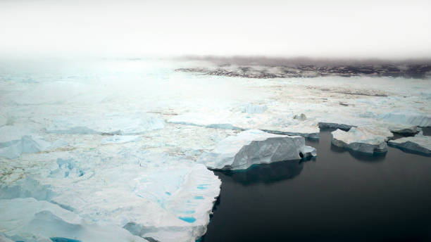 istock Aerial view of Icebergs 932735554