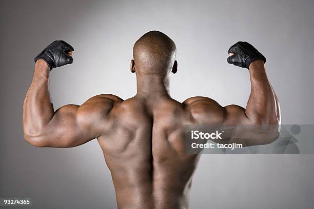 Foto de Body Builder e mais fotos de stock de Bíceps - Bíceps, Grande, Costas
