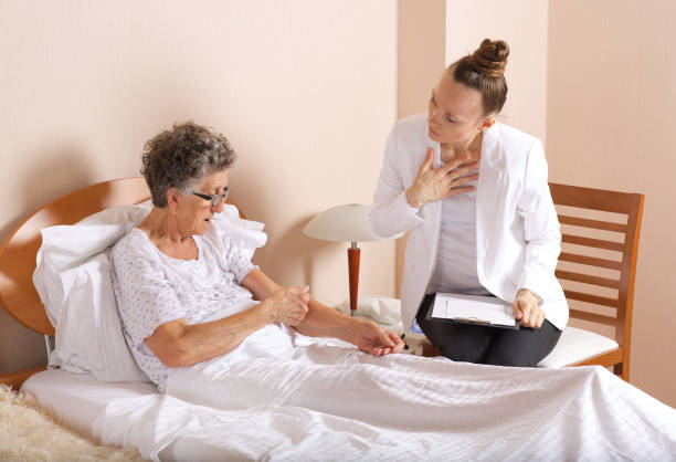 istock Old woman with senior social work assistant. 932751004