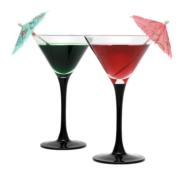 due cocktail isolato su sfondo bianco - umbrella two objects cocktail drink foto e immagini stock