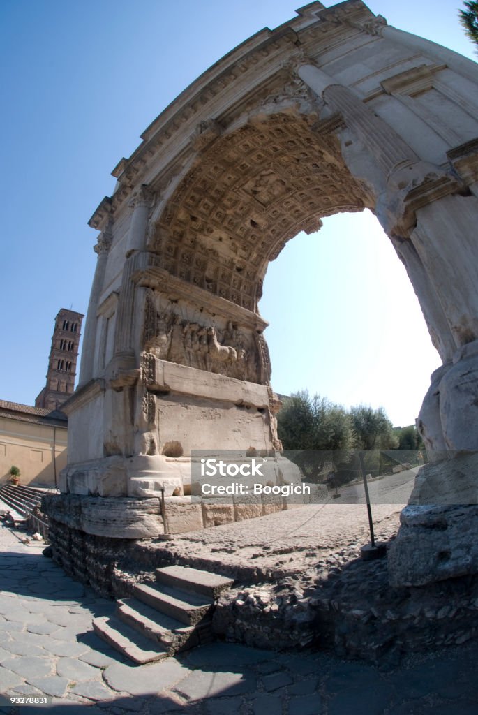 Starożytny Łuk na Forum Romanum w zabytkowej dzielnicy - Zbiór zdjęć royalty-free (Architektura)