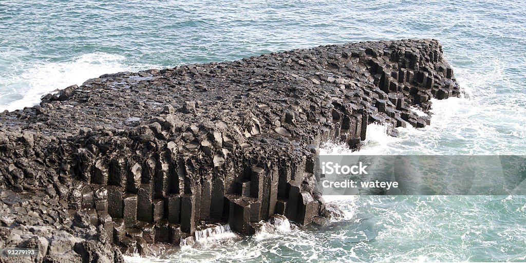 Strand mit vulkanischen columnar jointing, Jeju Island, Korea. - Lizenzfrei Basalt Stock-Foto