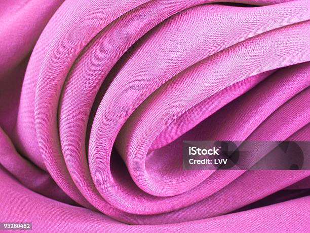 Abstrato Textura De Tecido De Seda Rosa Curva - Fotografias de stock e mais imagens de Abstrato - Abstrato, Cor Viva, Cor de rosa