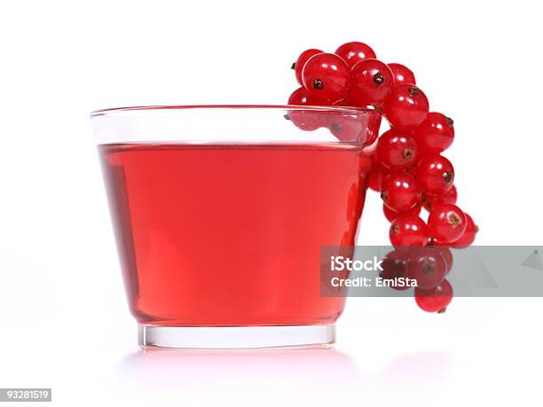Groselhas De Cachos Vermelhos - Fotografias de stock e mais imagens de Alimentação Saudável - Alimentação Saudável, Bebida, Branco