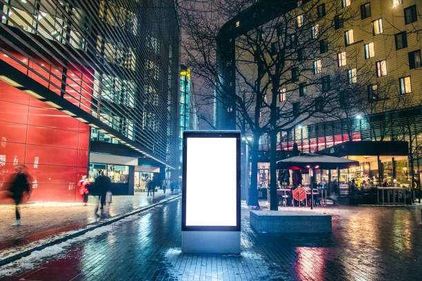 맹검액 빌보드 야간에만 - commercial sign illuminated urban scene outdoors 뉴스 사진 이미지