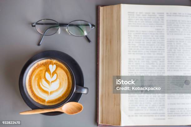 Kaffee Stockfoto und mehr Bilder von Kaffee - Getränk - Kaffee - Getränk, Lernen, Weiblichkeit