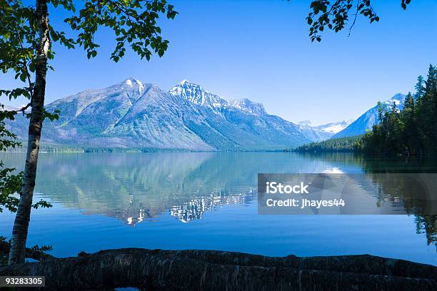 Lake Mcdonald - zdjęcia stockowe i więcej obrazów Bez ludzi - Bez ludzi, Drzewo, Fotografika
