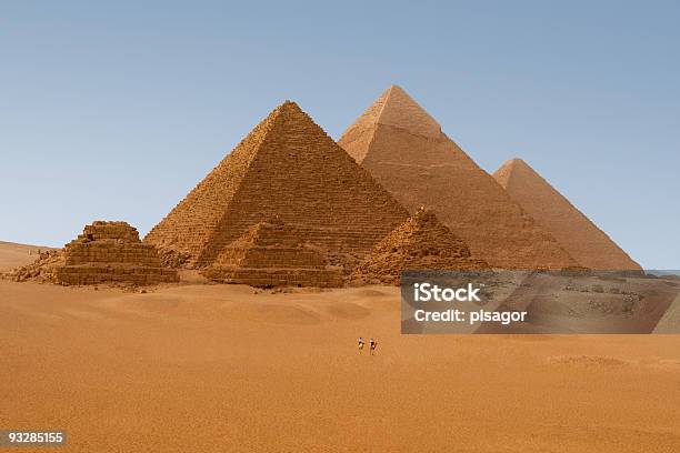 Pirámides De Giza Egipto Foto de stock y más banco de imágenes de Adulto - Adulto, Aire libre, Antigualla