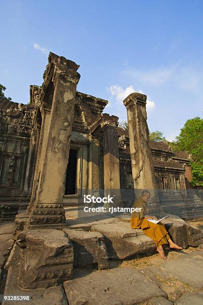 Foto de Estudar e mais fotos de stock de Adulto - Adulto, Angkor, Angkor Wat