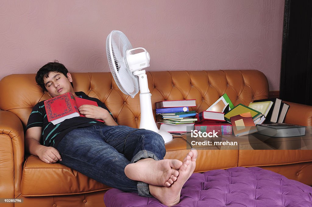 Studente esausto - Foto stock royalty-free di Dormire