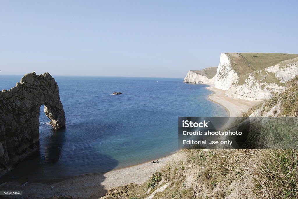 Дердл-Дор рядом с Вест-Запад Lulworth в Англии - Стоковые фото Летний курорт роялти-фри