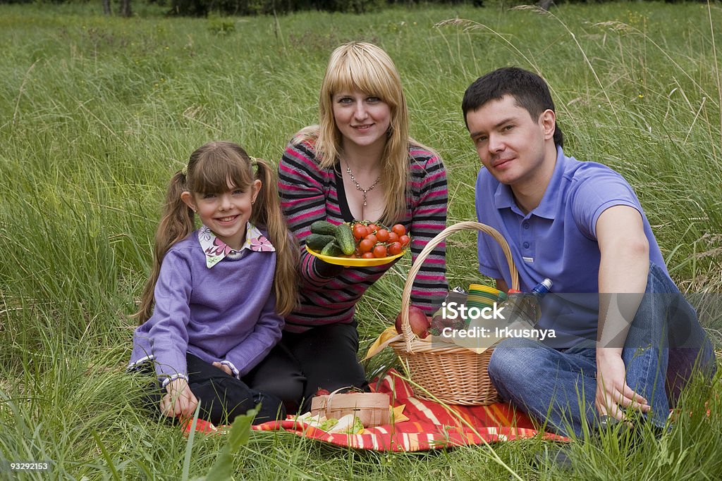 Família tendo fazer um piquenique no parque - Foto de stock de Adolescente royalty-free