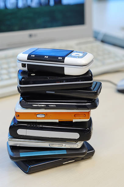 istock heap of mobile phones 93293048