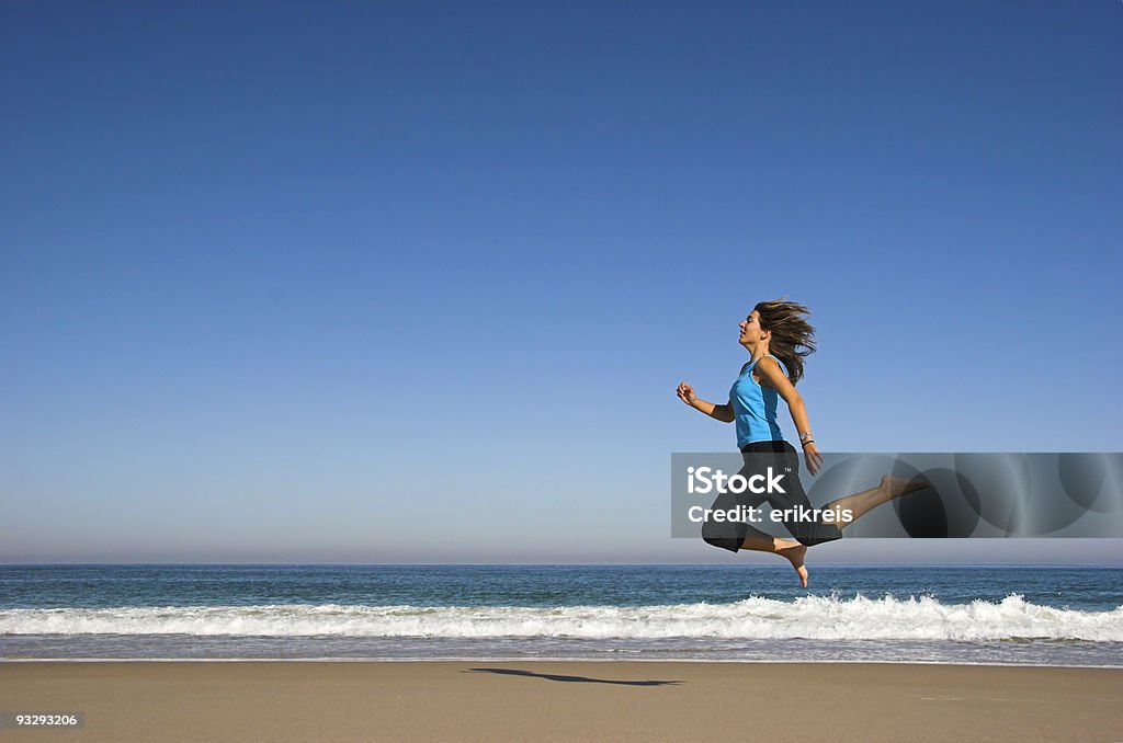 Pulando na praia - Foto de stock de Adolescente royalty-free