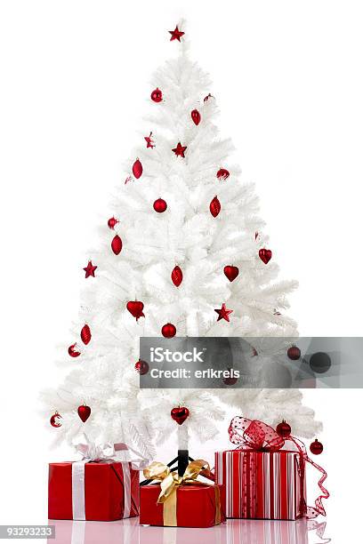 Árvore De Natal - Fotografias de stock e mais imagens de Branco - Branco, Comemoração - Conceito, Decoração de Natal