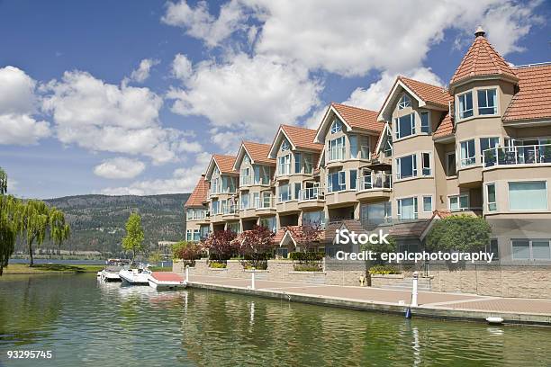 Boote Und Apartments Stockfoto und mehr Bilder von Kelowna - Kelowna, Uferviertel, Wohngebäude