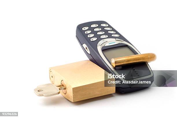 Desbloqueo De Teléfono Móvil Foto de stock y más banco de imágenes de Abrir con llave - Abrir con llave, Candado, Cerradura