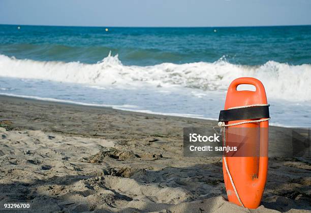 Salvagente - Fotografie stock e altre immagini di Ambientazione esterna - Ambientazione esterna, Assicurazione, Boa - Attrezzatura di sicurezza nautica