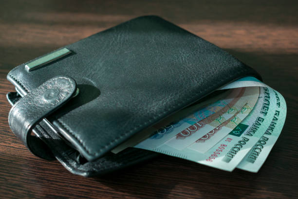 istock money in a purse 933003852