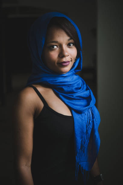 istock Young woman wearing a blue Shayla 933035172