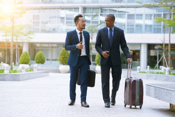 istock Traveling business people 933102280