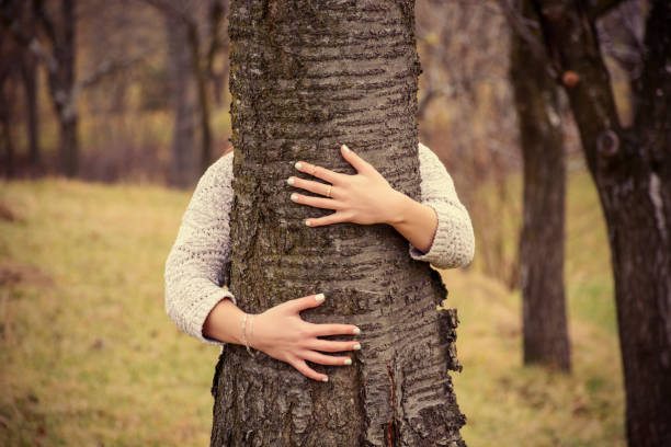 istock Attractive young woman near a tree 933104976