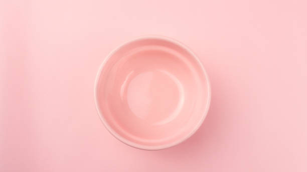 istock Pink pastel empty plate on color background. Top view. 933108612